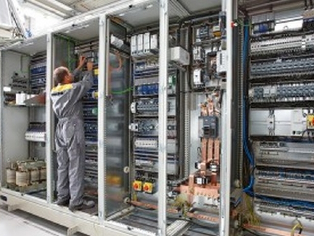 Schaltschrank, Schaltschrankbau, Regler, Verteiler, Sensor, Elektrotechnik