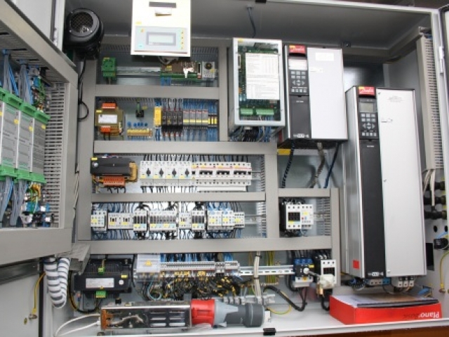 Schaltschrank, Schaltschrankbau, Regler, Verteiler, Sensor, Elektrotechnik